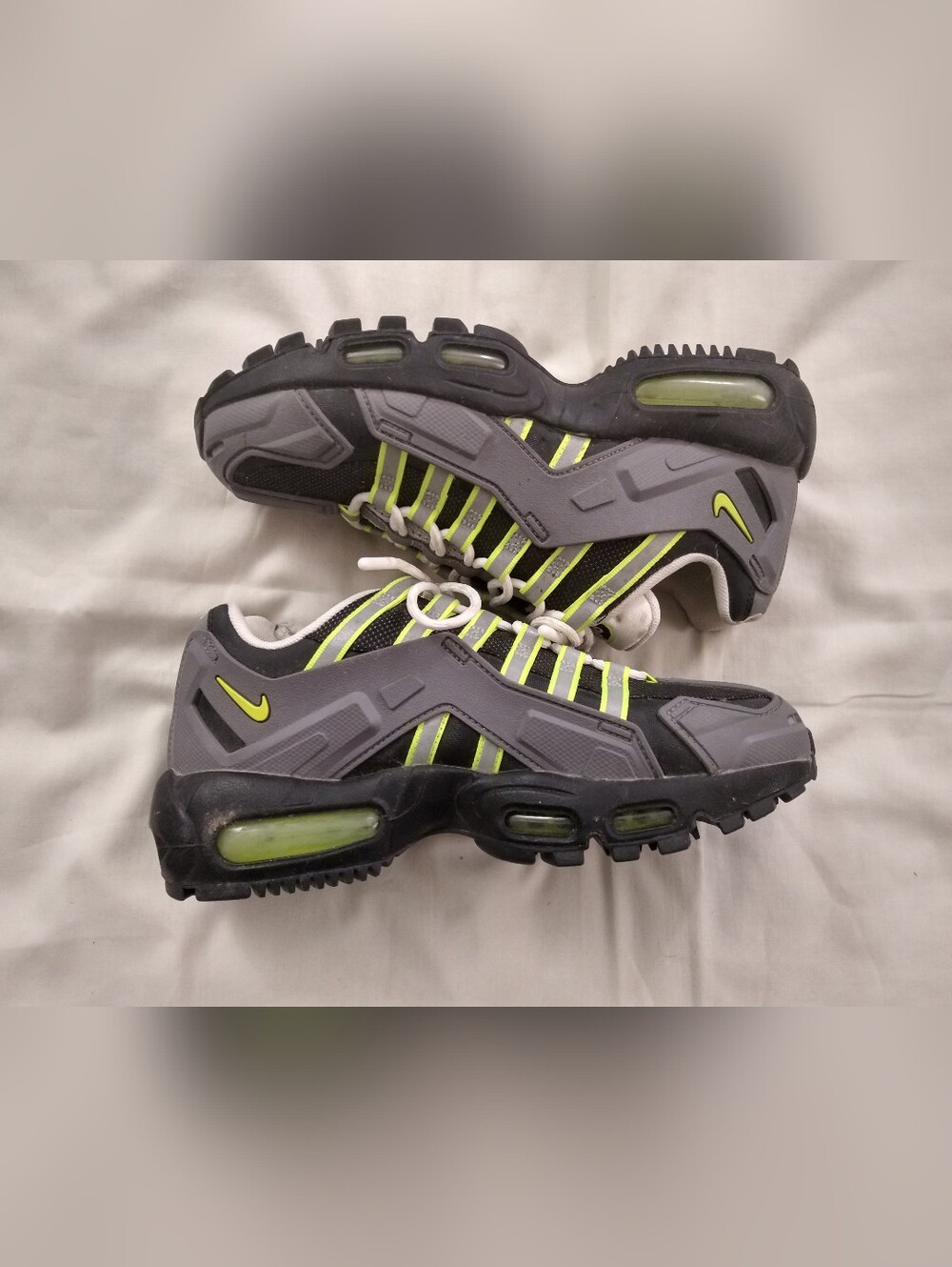 ***FLASH SALE*** Nike Men’s Gray & Neon Yellow-Chartreuse Running Sneakers SZ 7